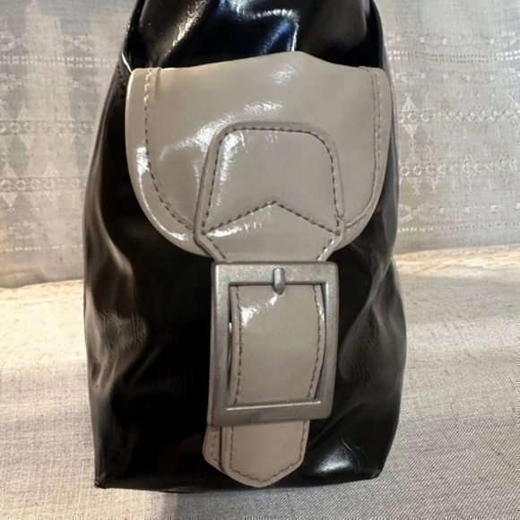 Kenneth Cole Reaction Handbag/ purse. Black. - Picture 4 of 16